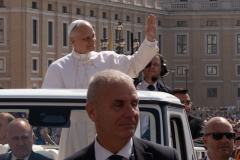 20250611-Petersplatz-Papst-Leo-XIV-c-Ronny-Bereczki_MG_2335-16x9