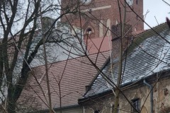 Noch liegt etwas Schnee auf den Dächern