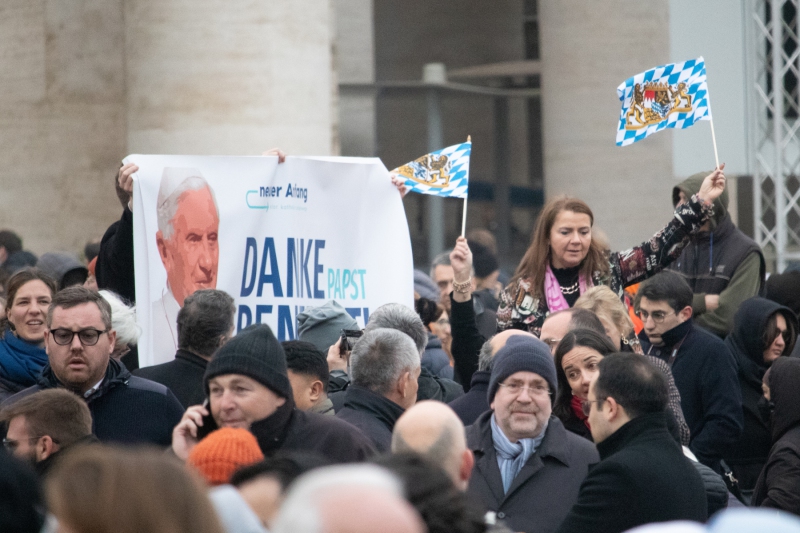 Totenmesse für Papast em. Benedikt XVI.