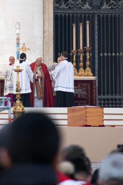 Totenmesse für Papast em. Benedikt XVI.